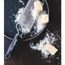 Rallador Grueso Queso Y Verduras Acero Inox. Antideslizante Negro 31x6,5cm - Microplane