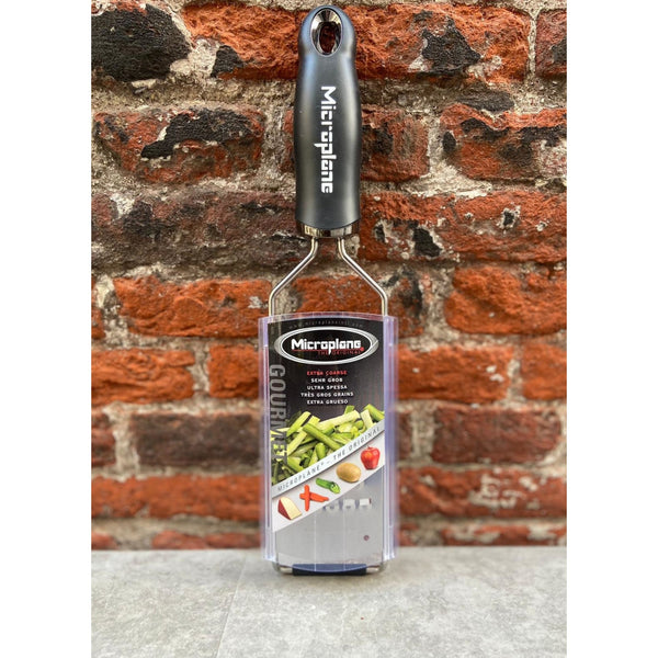 Rallador Extra Grueso Queso y Verduras Acero Inox. Antideslizante Negro 31x6,5cm - Microplane