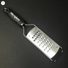 Rallador Extra Grueso Queso y Verduras Acero Inox. Antideslizante Negro 31x6,5cm - Microplane
