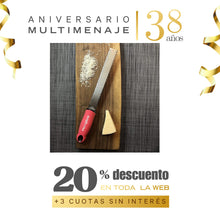 Rallador De Queso Zester Rojo Premium Clásico Acero Inox. Antideslizante 32x5cm - Microplane - Aniversario 38 años